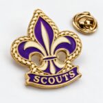 Брендированный значок Scouts на заказ с логотипом