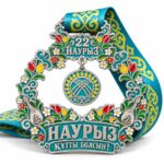 Заказать медали для награждения на Наурыз — фигурная медаль с цветной эмалью и национальным орнаментом
