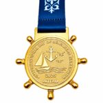 Изготовление памятных медалей на заказ — медаль ко Дню моряка в форме штурвала с надписью Aqtau 2025